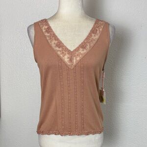 963NWT  Intuitions Lace Trim V-Neck Tank Top. SzM